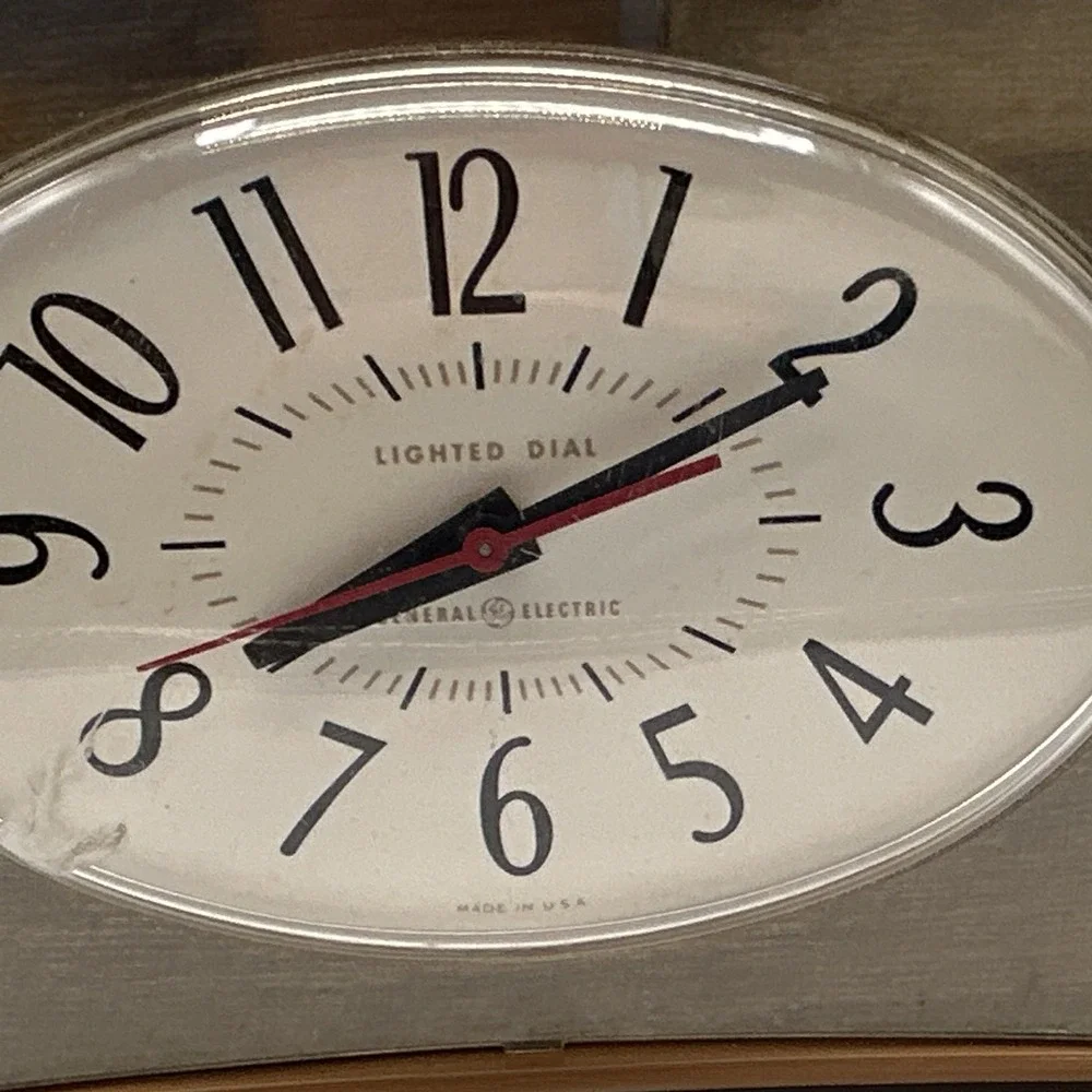 Vintage GE 2130KA Lighted Dial Electric Clock Oval MCM Retro WORKING _ USA made